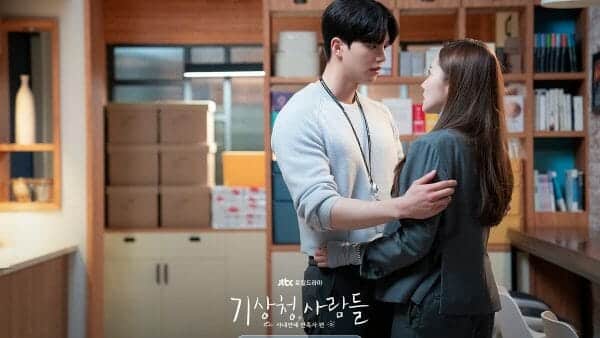 Sinopsis Forecasting Love And Wheater Episode 15, Pelukan Hangat Antara Park Min Young dan Song Kang