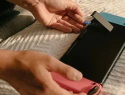 Cara Nonton TV Lewat HP Android, Cukup Gunakan Aplikasi Ini!