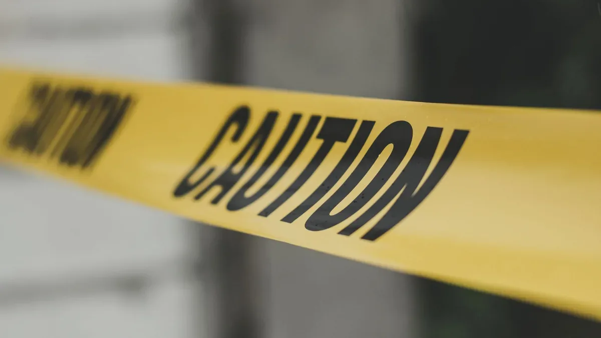 Kendala Lapangan & Jebakan Fatal yang Sering Dilakukan Pengguna - cara membersihkan belakang hp vivo dari noda jamur membandel