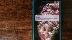 Bukan Cuma Banding Email: Ini Cara Ampuh Pulihkan WhatsApp Terblokir Permanen 2026 3 Tampilan layar ponsel dengan peringatan akun WhatsApp terblokir