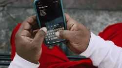 Cara Menghilangkan Tombol Meta AI di WhatsApp Tanpa Root 2026 7 Tampilan layar smartphone yang menunjukkan pengaturan aplikasi WhatsApp