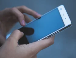 Bukan Cuma Dicolok Charger: 4 Cara Merestart HP Vivo Saat Tombol Power Rusak Total